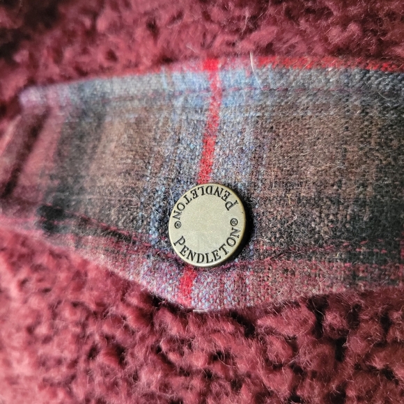 Pendleton Cozy Burgundy Teddy Bear Sherpa Jacket Size Small with Plaid Accents - Picture 3 of 8
